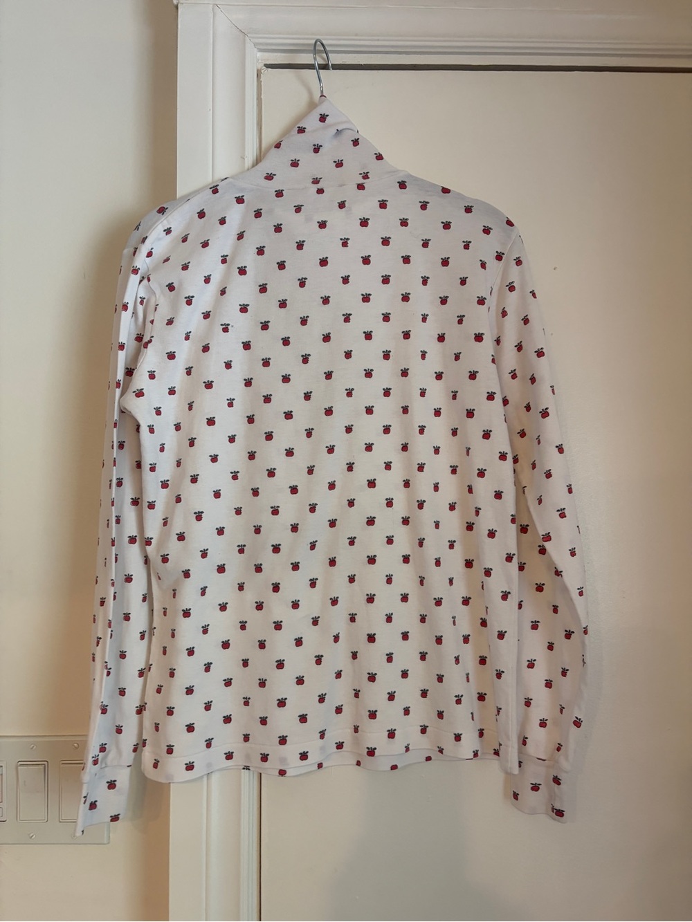FREE Vintage White Turtleneck Top with Red Apple Print - Picture 6 of 12